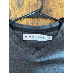 Calvin Klein Jeans Women's V-Neck T-Shirt Casual Basic Tee‎ Charcoal Gray